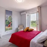 Lovely In With Kitchen Holiday home *
