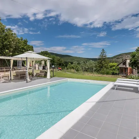 Lovely In With Kitchen 度假居