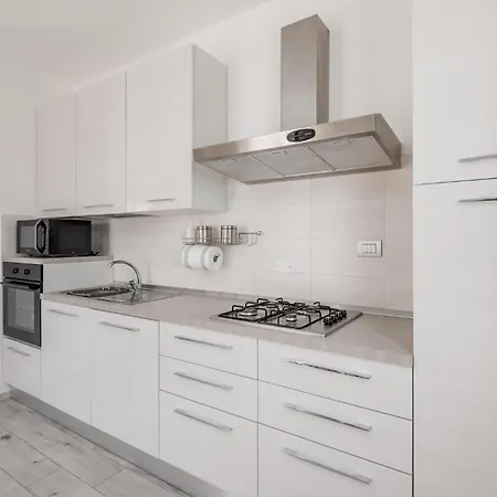 Lovely In With Kitchen בית נופש